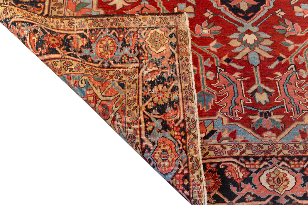 Classic Central Medallion Heriz Rug. 91 x 144 in. image 6