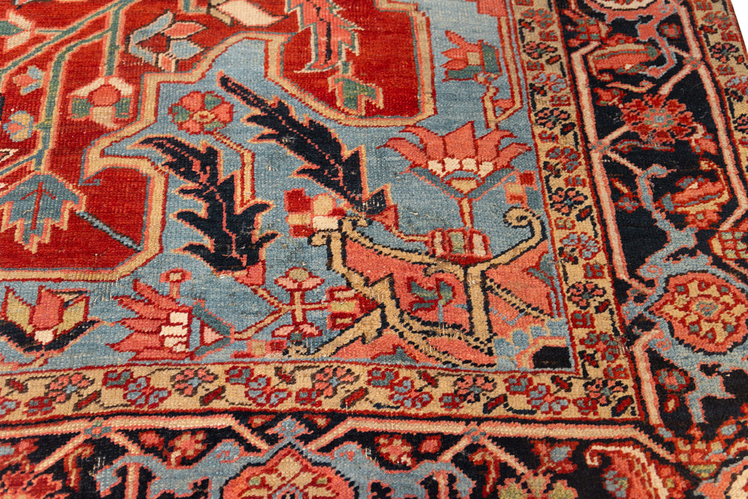 Classic Central Medallion Heriz Rug. 91 x 144 in. image 4